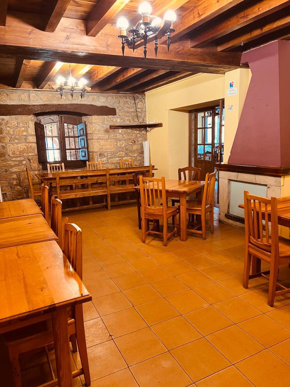 Albergue Pinares - La Casona De Revenga Regumiel de la Sierra Esterno foto