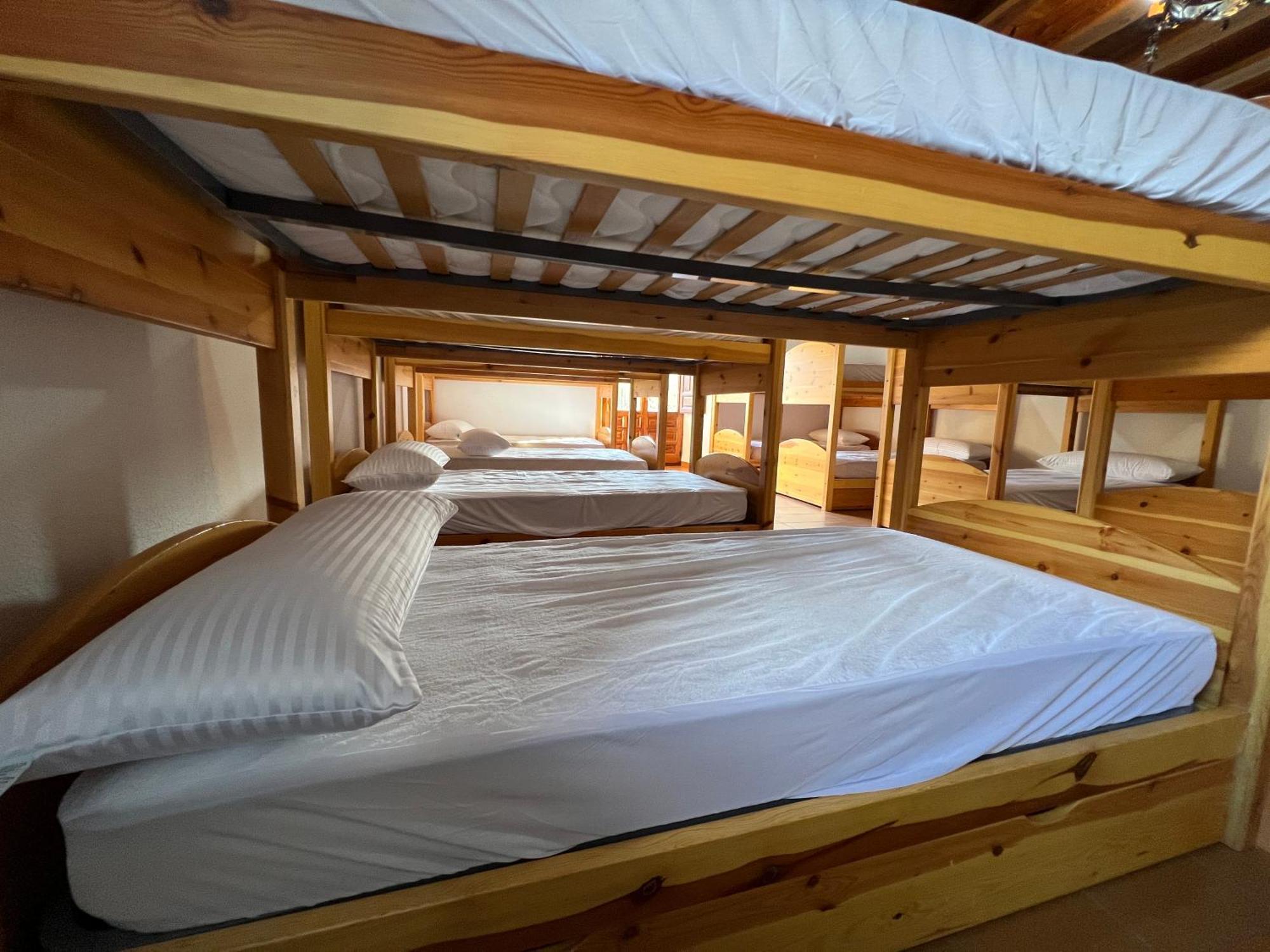 Albergue Pinares - La Casona De Revenga Regumiel de la Sierra Esterno foto